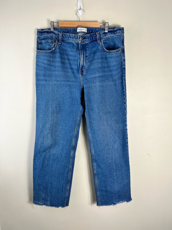 Abercrombie & Fitch High Rise 90s Relaxed Frayed Hem Jean Size 34 US 18 - Picture 7 of 16